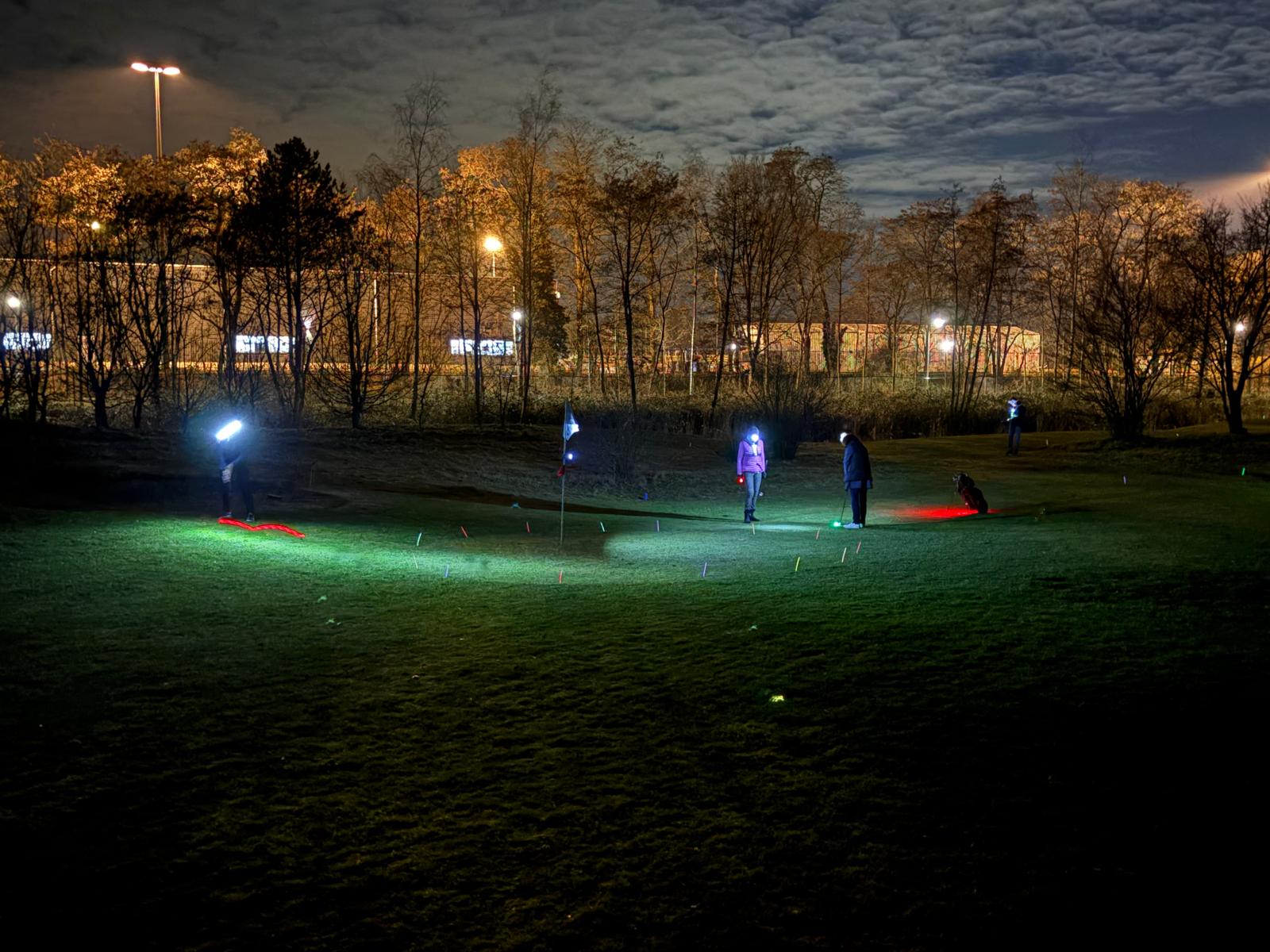 Verslag van het meer dan geslaagde Womens' Golf Glow in the Dark event.